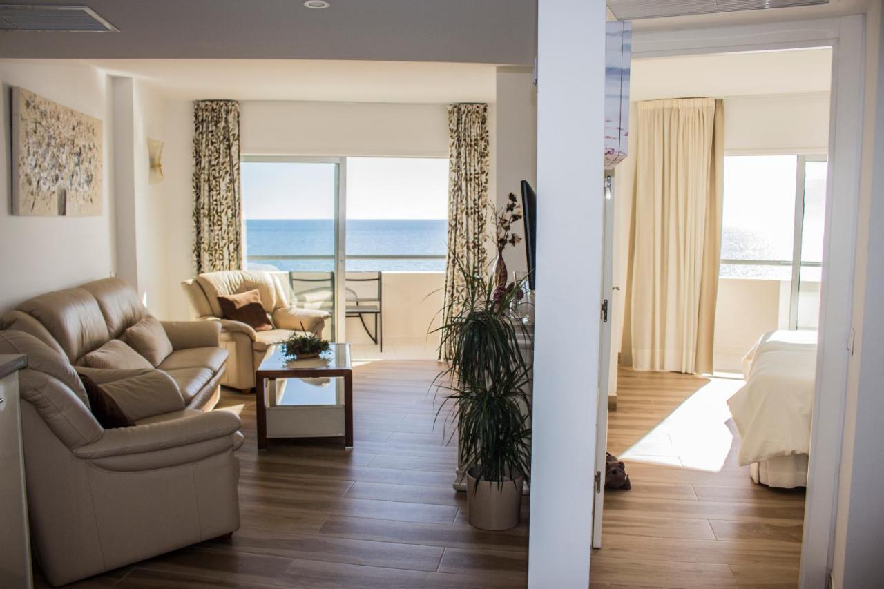 Beachfront Apartment In Fuengirola With Sea Views Zewnętrze zdjęcie