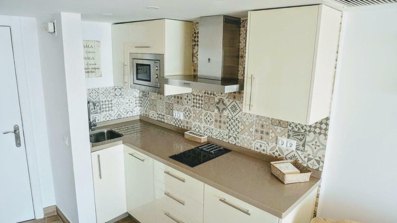 Beachfront Apartment In Fuengirola With Sea Views Zewnętrze zdjęcie