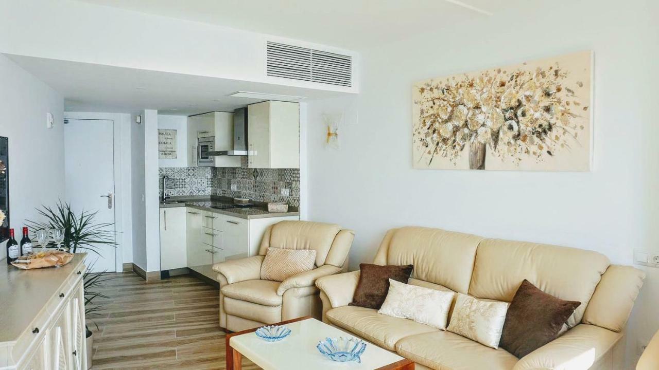 Beachfront Apartment In Fuengirola With Sea Views Zewnętrze zdjęcie