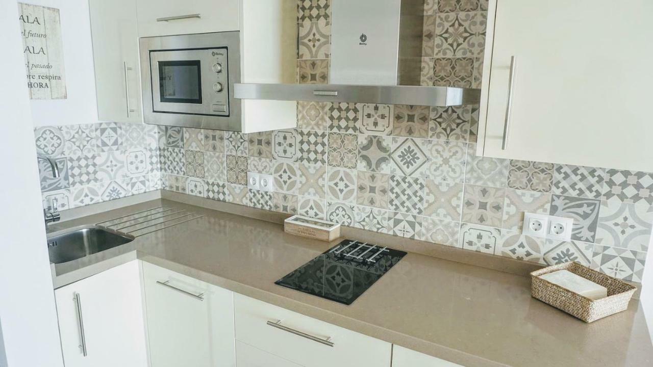 Beachfront Apartment In Fuengirola With Sea Views Zewnętrze zdjęcie
