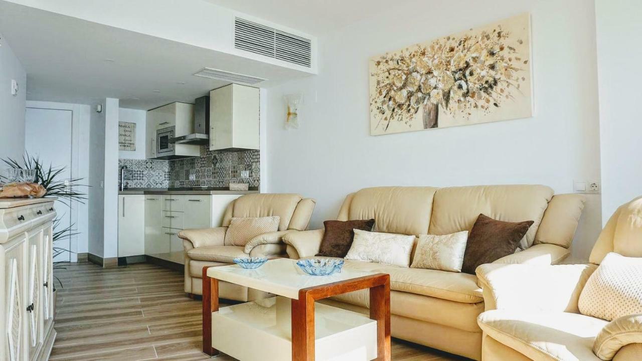 Beachfront Apartment In Fuengirola With Sea Views Zewnętrze zdjęcie